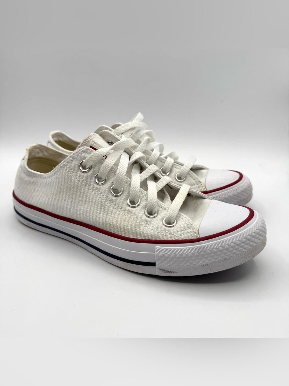 Womens  White Converse Chuck Taylor All Star Sneaker Size 7 women’s